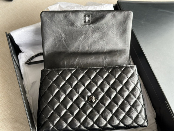 CL LARGE FLAP BAG WITH TOP HANDLE [C1ES8-094523] CELINE CHANEL ACCESSORIES LOEWE SHOES LOUIS VUITTON DIRO YSL OTHER BRAND HANDBAGS BALENCIAGA BOTTEGA VENETA GOYARD HERMES BURBERRY VALENTINO GUCCI FENDI MIUMIU CHLOE PRADA BVLGARI SUITCASE NEW ARRIVAL 