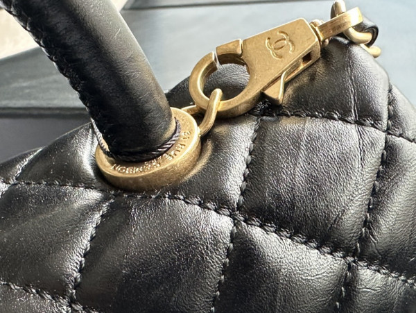 CL LARGE FLAP BAG WITH TOP HANDLE [C1ES8-094119] CELINE CHANEL ACCESSORIES LOEWE SHOES LOUIS VUITTON DIRO YSL OTHER BRAND HANDBAGS BALENCIAGA BOTTEGA VENETA GOYARD HERMES BURBERRY VALENTINO GUCCI FENDI MIUMIU CHLOE PRADA BVLGARI SUITCASE NEW ARRIVAL 