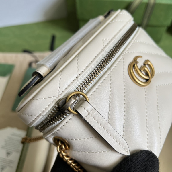 GUCCI GG Marmont mini top handle bag [699515-1] CELINE CHANEL ACCESSORIES LOEWE SHOES LOUIS VUITTON DIRO YSL OTHER BRAND HANDBAGS BALENCIAGA BOTTEGA VENETA GOYARD HERMES BURBERRY VALENTINO GUCCI FENDI MIUMIU CHLOE PRADA BVLGARI SUITCASE NEW ARRIVAL 