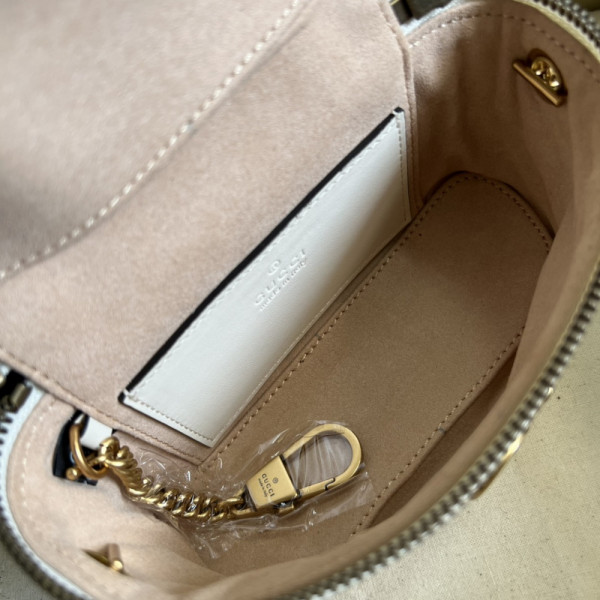 GUCCI GG Marmont mini top handle bag [699515-1] CELINE CHANEL ACCESSORIES LOEWE SHOES LOUIS VUITTON DIRO YSL OTHER BRAND HANDBAGS BALENCIAGA BOTTEGA VENETA GOYARD HERMES BURBERRY VALENTINO GUCCI FENDI MIUMIU CHLOE PRADA BVLGARI SUITCASE NEW ARRIVAL 
