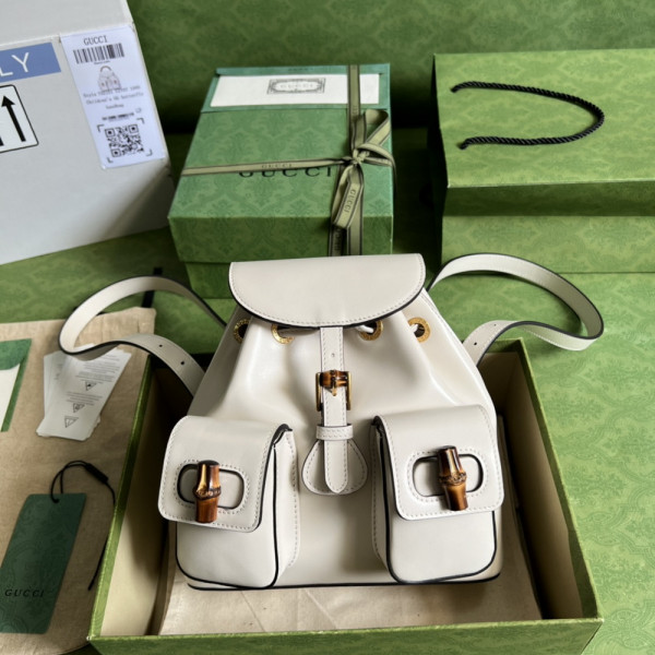 GUCCI Bamboo small backpack [702101-5] CELINE CHANEL ACCESSORIES LOEWE SHOES LOUIS VUITTON DIRO YSL OTHER BRAND HANDBAGS BALENCIAGA BOTTEGA VENETA GOYARD HERMES BURBERRY VALENTINO GUCCI FENDI MIUMIU CHLOE PRADA BVLGARI SUITCASE NEW ARRIVAL 