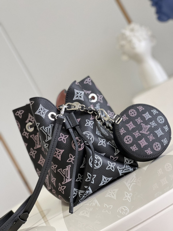 LOUIS VUITTON BELLA [M21096] CELINE CHANEL ACCESSORIES LOEWE SHOES LOUIS VUITTON DIRO YSL OTHER BRAND HANDBAGS BALENCIAGA BOTTEGA VENETA GOYARD HERMES BURBERRY VALENTINO GUCCI FENDI MIUMIU CHLOE PRADA BVLGARI SUITCASE NEW ARRIVAL 