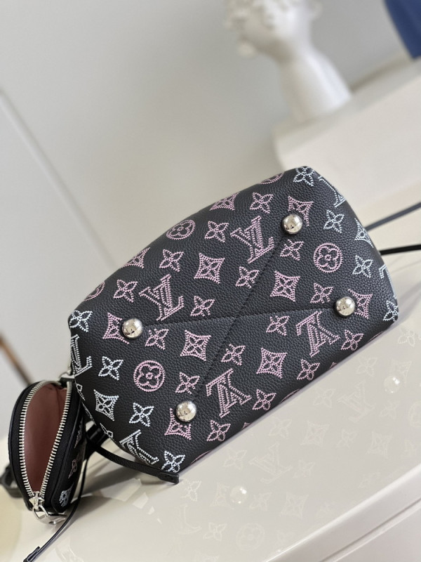 LOUIS VUITTON BELLA [M21096] CELINE CHANEL ACCESSORIES LOEWE SHOES LOUIS VUITTON DIRO YSL OTHER BRAND HANDBAGS BALENCIAGA BOTTEGA VENETA GOYARD HERMES BURBERRY VALENTINO GUCCI FENDI MIUMIU CHLOE PRADA BVLGARI SUITCASE NEW ARRIVAL 