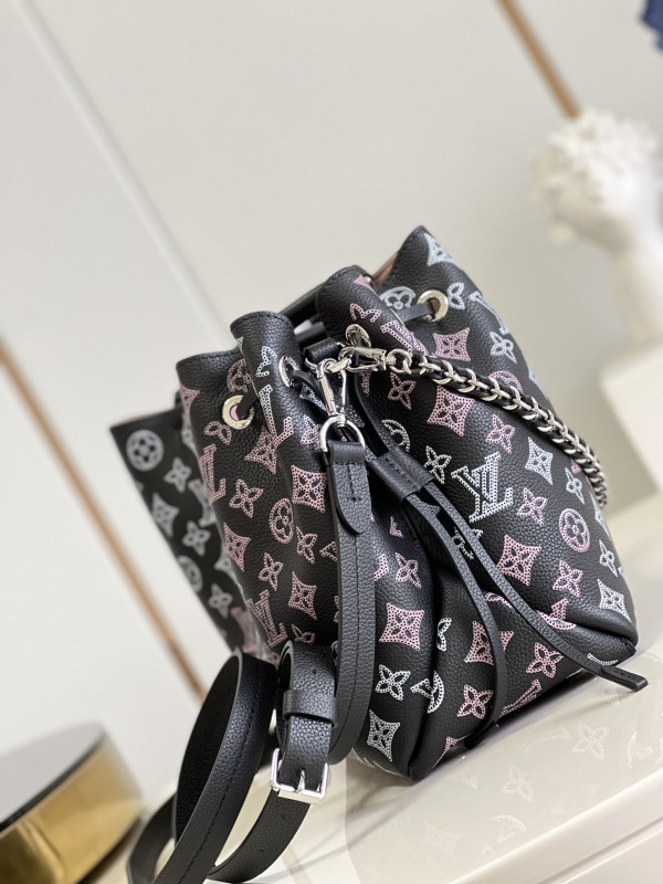 LOUIS VUITTON BELLA TOTE [M21107] CELINE CHANEL ACCESSORIES LOEWE SHOES LOUIS VUITTON DIRO YSL OTHER BRAND HANDBAGS BALENCIAGA BOTTEGA VENETA GOYARD HERMES BURBERRY VALENTINO GUCCI FENDI MIUMIU CHLOE PRADA BVLGARI SUITCASE NEW ARRIVAL 