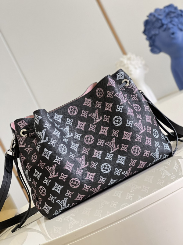 LOUIS VUITTON BELLA TOTE [M21107] CELINE CHANEL ACCESSORIES LOEWE SHOES LOUIS VUITTON DIRO YSL OTHER BRAND HANDBAGS BALENCIAGA BOTTEGA VENETA GOYARD HERMES BURBERRY VALENTINO GUCCI FENDI MIUMIU CHLOE PRADA BVLGARI SUITCASE NEW ARRIVAL 