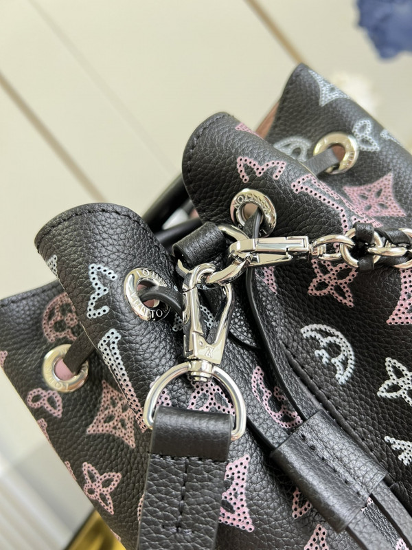 LOUIS VUITTON BELLA TOTE [M21107] CELINE CHANEL ACCESSORIES LOEWE SHOES LOUIS VUITTON DIRO YSL OTHER BRAND HANDBAGS BALENCIAGA BOTTEGA VENETA GOYARD HERMES BURBERRY VALENTINO GUCCI FENDI MIUMIU CHLOE PRADA BVLGARI SUITCASE NEW ARRIVAL 