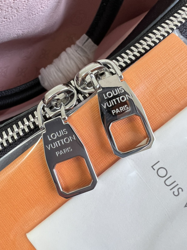 LOUIS VUITTON BELLA TOTE [M21107] CELINE CHANEL ACCESSORIES LOEWE SHOES LOUIS VUITTON DIRO YSL OTHER BRAND HANDBAGS BALENCIAGA BOTTEGA VENETA GOYARD HERMES BURBERRY VALENTINO GUCCI FENDI MIUMIU CHLOE PRADA BVLGARI SUITCASE NEW ARRIVAL 