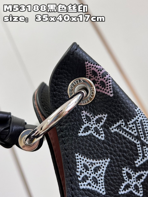 LOUIS VUITTON CARMEL [M21299] CELINE CHANEL ACCESSORIES LOEWE SHOES LOUIS VUITTON DIRO YSL OTHER BRAND HANDBAGS BALENCIAGA BOTTEGA VENETA GOYARD HERMES BURBERRY VALENTINO GUCCI FENDI MIUMIU CHLOE PRADA BVLGARI SUITCASE NEW ARRIVAL 