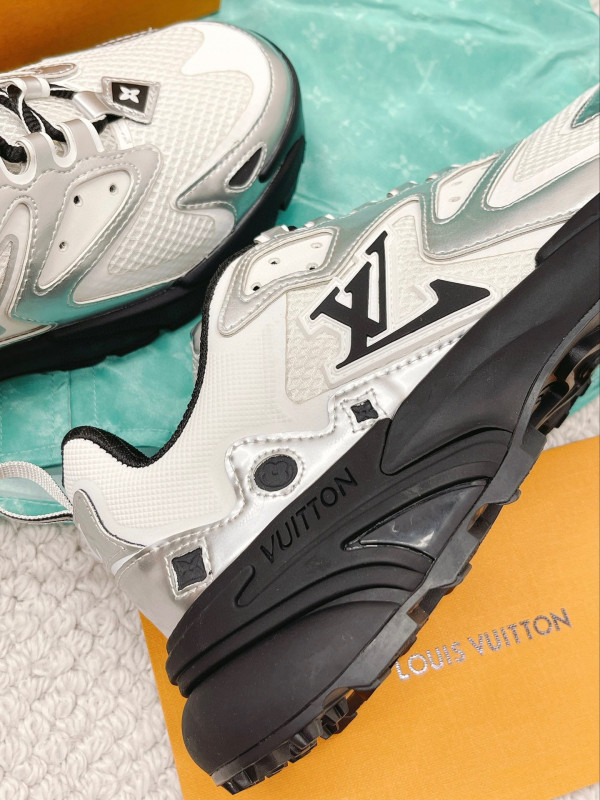 LOUIS VUITTON RUNNER TATIC SNEAKER [1AA784] CELINE CHANEL ACCESSORIES LOEWE SHOES LOUIS VUITTON DIRO YSL OTHER BRAND HANDBAGS BALENCIAGA BOTTEGA VENETA GOYARD HERMES BURBERRY VALENTINO GUCCI FENDI MIUMIU CHLOE PRADA BVLGARI SUITCASE NEW ARRIVAL 