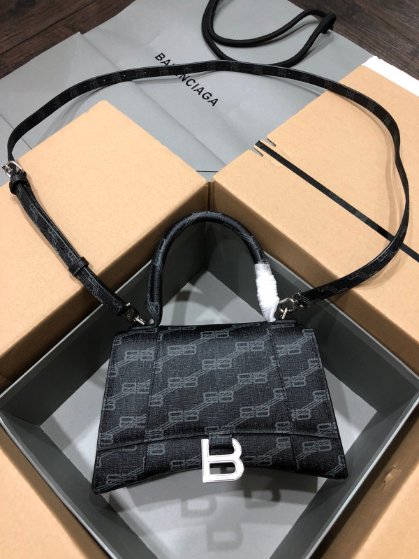 (image for) BALENCIAGA HOURGLASS