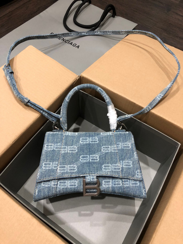 (image for) BALENCIAGA HOURGLASS