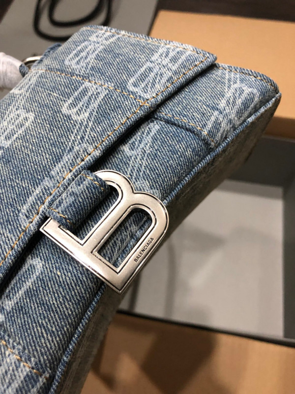 (image for) BALENCIAGA HOURGLASS