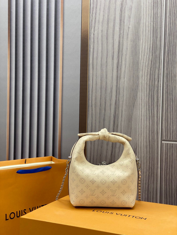 (image for) LOUIS VUITTON WHY KNOT PM