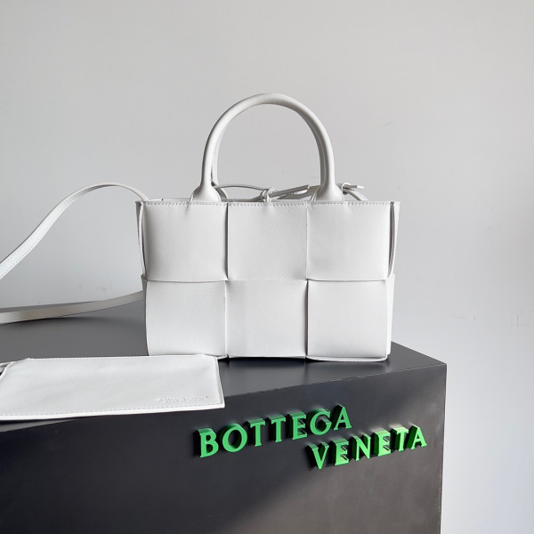 (image for) BOTTEGA VENETA ARCO MINI TOTE