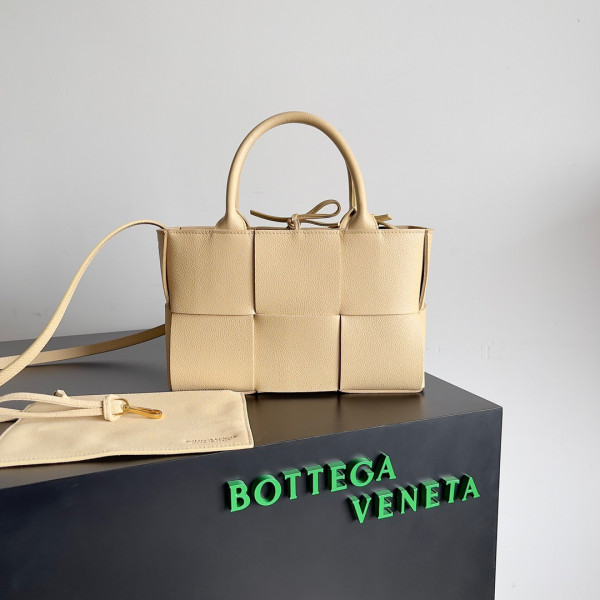 (image for) BOTTEGA VENETA ARCO MINI TOTE