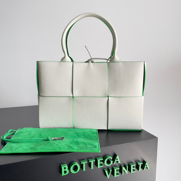 (image for) BOTTEGA VENETA Small Arco Tote Bag