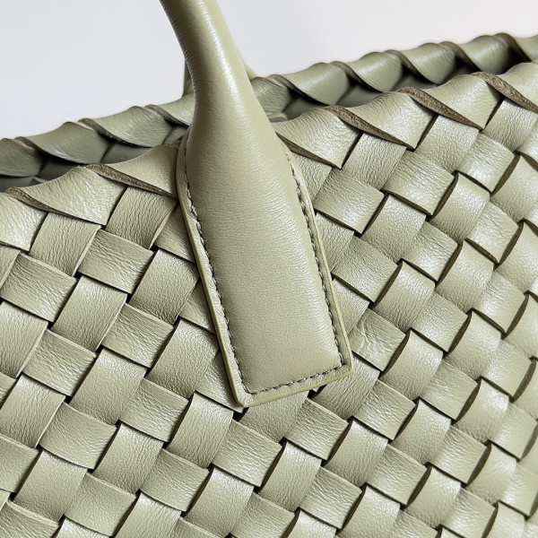 BOTTEGA VENETA MINI CABAT [Bottega416] CELINE CHANEL ACCESSORIES LOEWE SHOES LOUIS VUITTON DIRO YSL OTHER BRAND HANDBAGS BALENCIAGA BOTTEGA VENETA GOYARD HERMES BURBERRY VALENTINO GUCCI FENDI MIUMIU CHLOE PRADA BVLGARI SUITCASE NEW ARRIVAL 