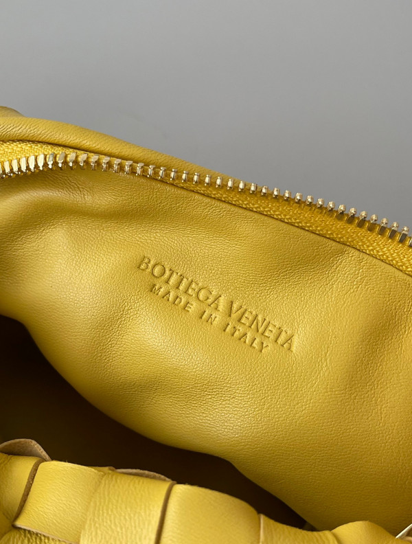 BOTTEGA VENETA MINI JODIE [Bottega415] CELINE CHANEL ACCESSORIES LOEWE SHOES LOUIS VUITTON DIRO YSL OTHER BRAND HANDBAGS BALENCIAGA BOTTEGA VENETA GOYARD HERMES BURBERRY VALENTINO GUCCI FENDI MIUMIU CHLOE PRADA BVLGARI SUITCASE NEW ARRIVAL 
