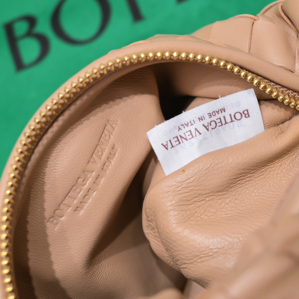 BOTTEGA VENETA MINI JODIE [Bottega409] CELINE CHANEL ACCESSORIES LOEWE SHOES LOUIS VUITTON DIRO YSL OTHER BRAND HANDBAGS BALENCIAGA BOTTEGA VENETA GOYARD HERMES BURBERRY VALENTINO GUCCI FENDI MIUMIU CHLOE PRADA BVLGARI SUITCASE NEW ARRIVAL 