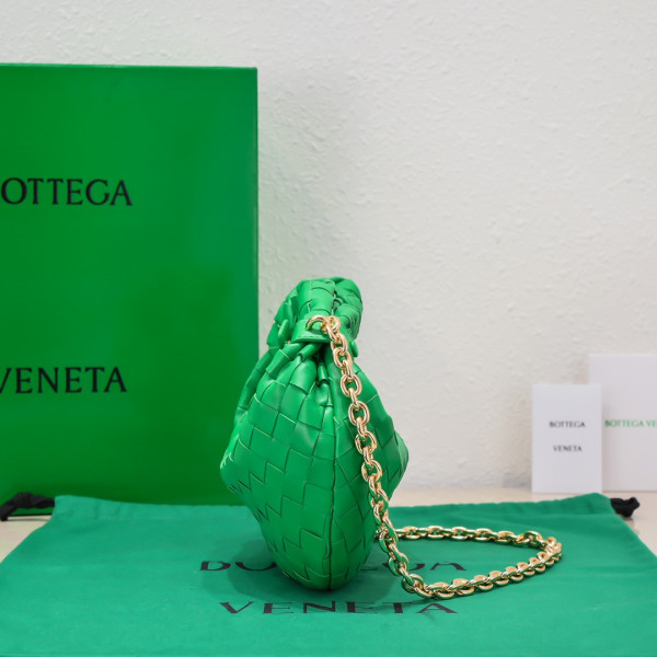 BOTTEGA VENETA MINI JODIE [Bottega404] CELINE CHANEL ACCESSORIES LOEWE SHOES LOUIS VUITTON DIRO YSL OTHER BRAND HANDBAGS BALENCIAGA BOTTEGA VENETA GOYARD HERMES BURBERRY VALENTINO GUCCI FENDI MIUMIU CHLOE PRADA BVLGARI SUITCASE NEW ARRIVAL 