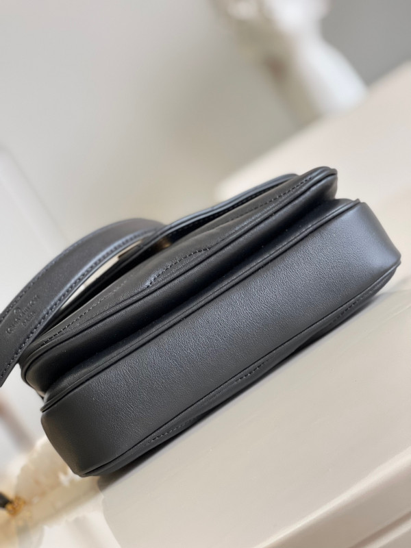 LOUIS VUITTON NEW WAVE CHAIN BAG PM [M20687] CELINE CHANEL ACCESSORIES LOEWE SHOES LOUIS VUITTON DIRO YSL OTHER BRAND HANDBAGS BALENCIAGA BOTTEGA VENETA GOYARD HERMES BURBERRY VALENTINO GUCCI FENDI MIUMIU CHLOE PRADA BVLGARI SUITCASE NEW ARRIVAL 