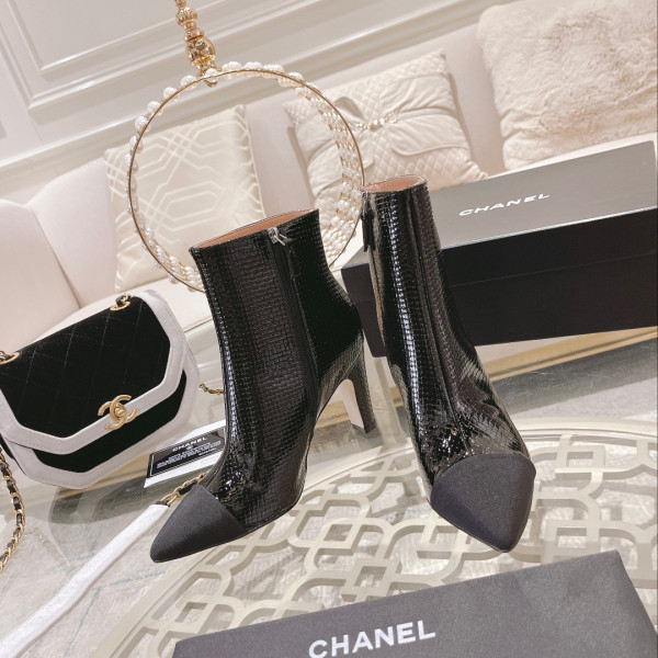 CL BOOTS [CL2638] CELINE CHANEL ACCESSORIES LOEWE SHOES LOUIS VUITTON DIRO YSL OTHER BRAND HANDBAGS BALENCIAGA BOTTEGA VENETA GOYARD HERMES BURBERRY VALENTINO GUCCI FENDI MIUMIU CHLOE PRADA BVLGARI SUITCASE NEW ARRIVAL 