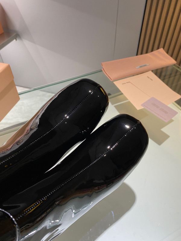 MIU MIU BOOTS [Miumiu3] CELINE CHANEL ACCESSORIES LOEWE SHOES LOUIS VUITTON DIRO YSL OTHER BRAND HANDBAGS BALENCIAGA BOTTEGA VENETA GOYARD HERMES BURBERRY VALENTINO GUCCI FENDI MIUMIU CHLOE PRADA BVLGARI SUITCASE NEW ARRIVAL 