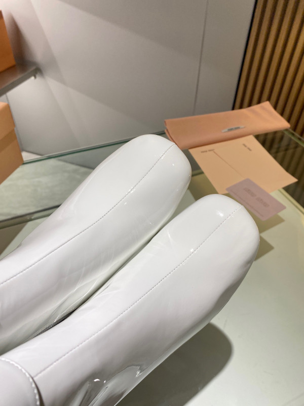 MIU MIU BOOTS [Miumiu2] CELINE CHANEL ACCESSORIES LOEWE SHOES LOUIS VUITTON DIRO YSL OTHER BRAND HANDBAGS BALENCIAGA BOTTEGA VENETA GOYARD HERMES BURBERRY VALENTINO GUCCI FENDI MIUMIU CHLOE PRADA BVLGARI SUITCASE NEW ARRIVAL 