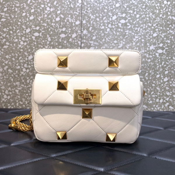 (image for) VALENTINO ONLINE EXCLUSIVE SMALL ROMAN STUD THE SHOULDER BAG WITH CHAIN