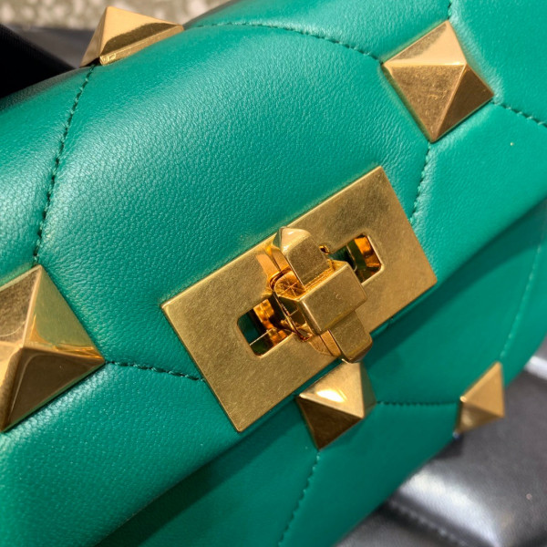 (image for) VALENTINO ONLINE EXCLUSIVE SMALL ROMAN STUD THE SHOULDER BAG WITH CHAIN