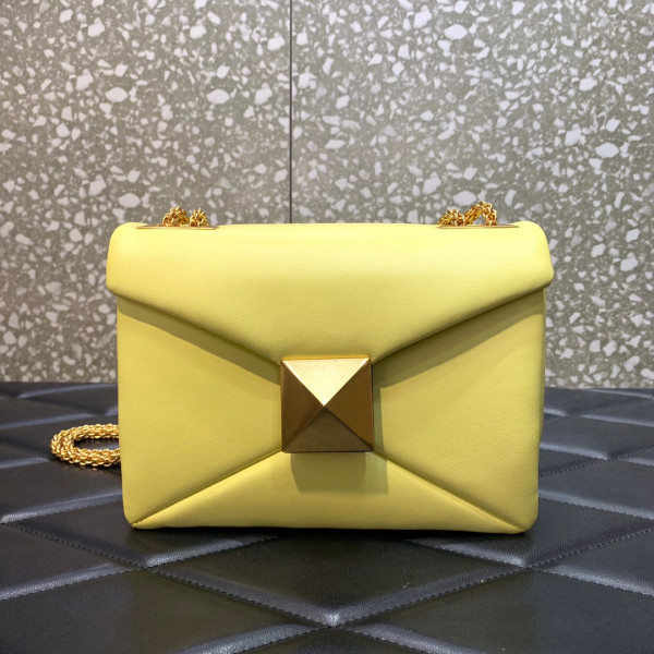(image for) VALENTINO ONE STUD BAG WITH CHAIN