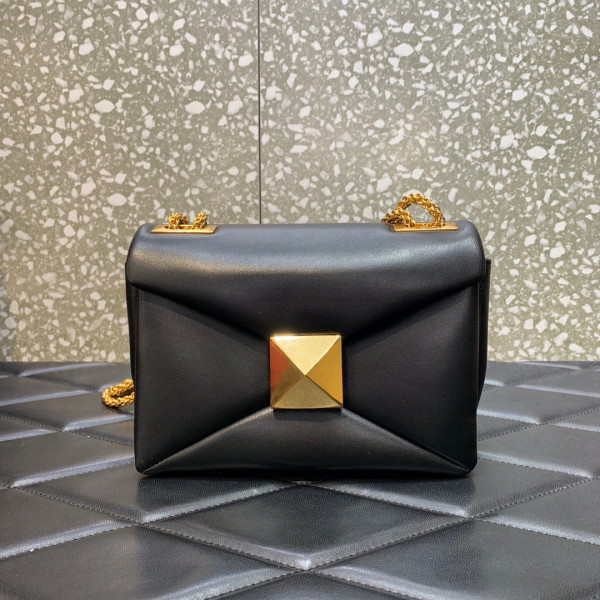 (image for) VALENTINO ONE STUD BAG WITH CHAIN