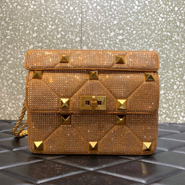 (image for) VALENTINO MEDIUM ROMAN STUD THE SHOULDER BAG WITH CHAIN