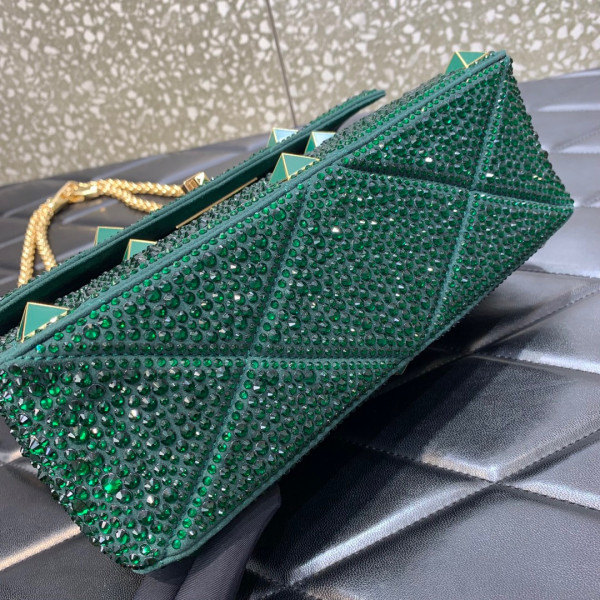 (image for) VALENTINO MEDIUM ROMAN STUD THE SHOULDER BAG WITH CHAIN