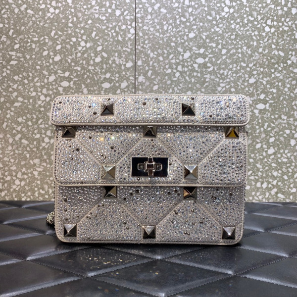 (image for) VALENTINO MEDIUM ROMAN STUD THE SHOULDER BAG WITH CHAIN