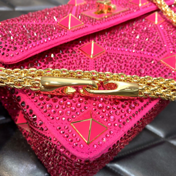 (image for) VALENTINO MEDIUM ROMAN STUD THE SHOULDER BAG WITH CHAIN