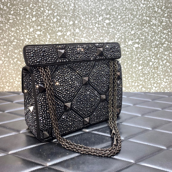 (image for) VALENTINO MEDIUM ROMAN STUD THE SHOULDER BAG WITH CHAIN