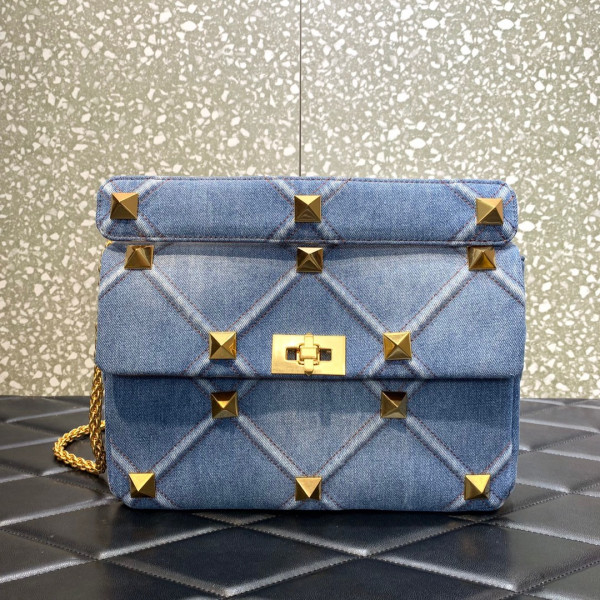 (image for) VALENTINO LARGE ROMAN STUD THE SHOULDER BAG WITH CHAIN