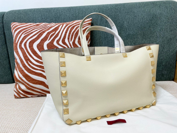 (image for) VALENTINO GARAVANI ROMAN STUD TOTE BAG