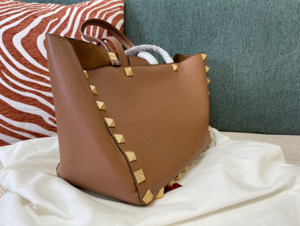 (image for) VALENTINO GARAVANI ROMAN STUD TOTE BAG