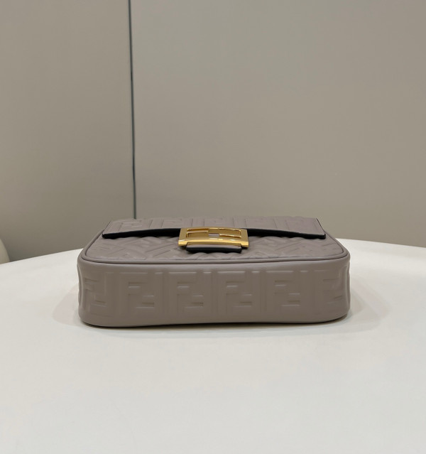 FENDI BAGUETTE CHAIN MIDI 397B98-24*14*7CM [Fendi597] CELINE CHANEL ACCESSORIES LOEWE SHOES LOUIS VUITTON DIRO YSL OTHER BRAND HANDBAGS BALENCIAGA BOTTEGA VENETA GOYARD HERMES BURBERRY VALENTINO GUCCI FENDI MIUMIU CHLOE PRADA BVLGARI SUITCASE NEW ARRIVAL 