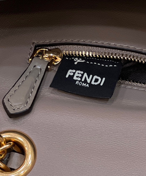 FENDI BAGUETTE CHAIN MIDI 397B98-24*14*7CM [Fendi597] CELINE CHANEL ACCESSORIES LOEWE SHOES LOUIS VUITTON DIRO YSL OTHER BRAND HANDBAGS BALENCIAGA BOTTEGA VENETA GOYARD HERMES BURBERRY VALENTINO GUCCI FENDI MIUMIU CHLOE PRADA BVLGARI SUITCASE NEW ARRIVAL 