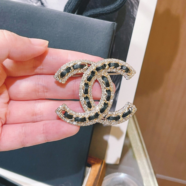 (image for) CL BROOCH