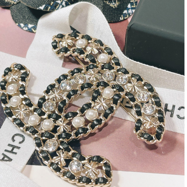 (image for) CL BROOCH