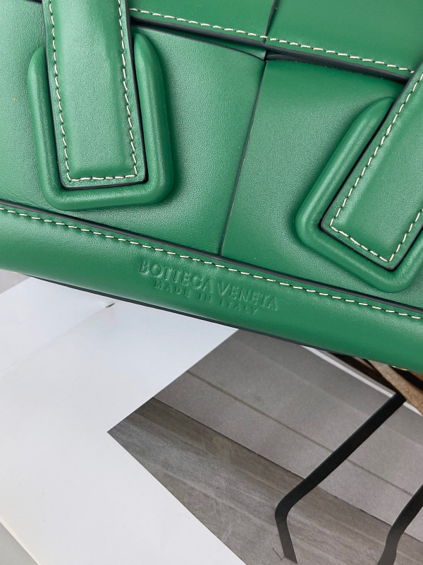 (image for) BOTTEGA VENETA MINI ARCO