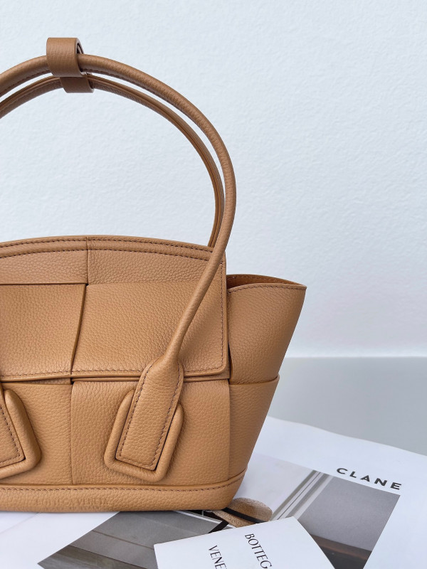 (image for) BOTTEGA VENETA MINI ARCO