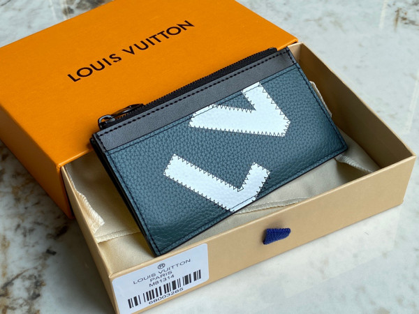 (image for) LOUIS VUITTON CC HOLDER