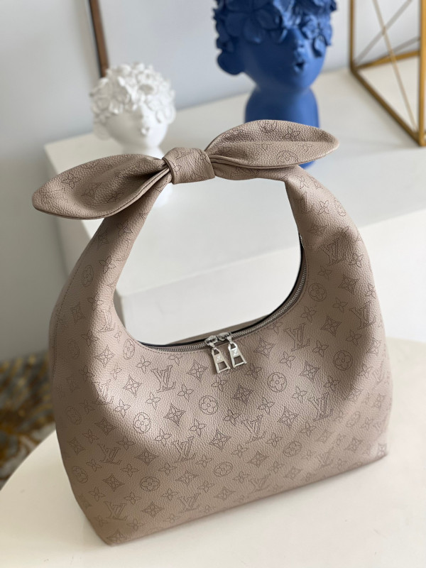 (image for) LOUIS VUITTON WHY KNOT