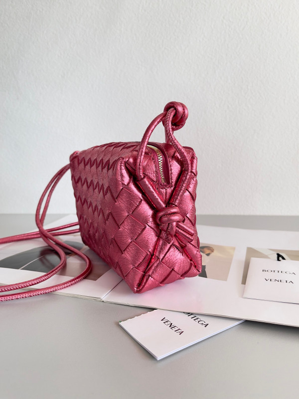 (image for) BOTTEGA VENETA Mini Loop Camera Bag