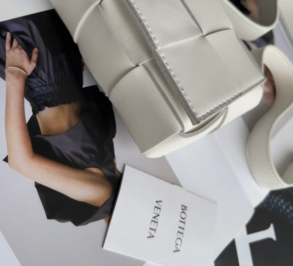 (image for) BOTTEGA VENETA Candy mini Cassette-12*8*4cm
